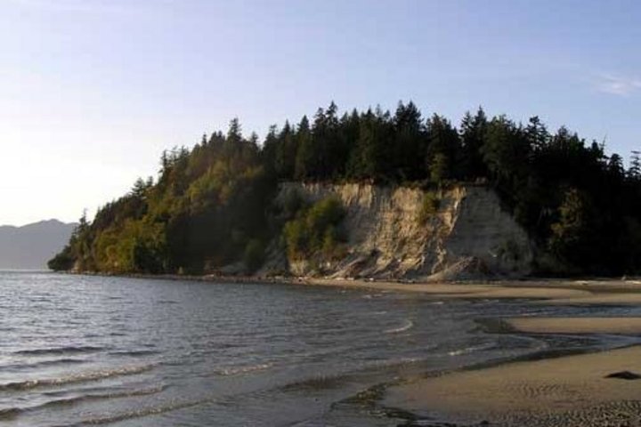 Isolierte Buchten an der Küste von Kanada
