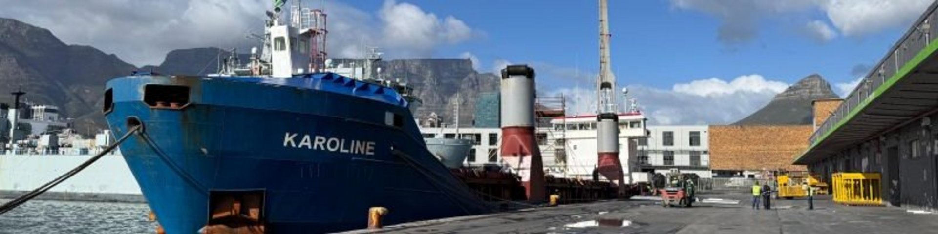 Containerschiff Karoline im Hafen von Kapstadt
