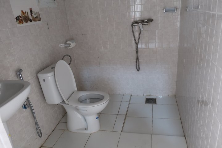 Toilette in einem Hotelzimmer in Chinguetti