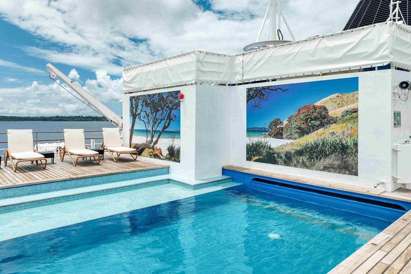 Aussenpool auf dem Kreuzfahrtschiff Heritage Adventurer