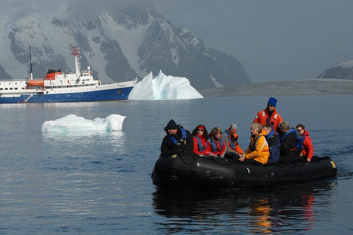 Zodiac-Ausflug mit Expeditionsschiff Ushuaia 