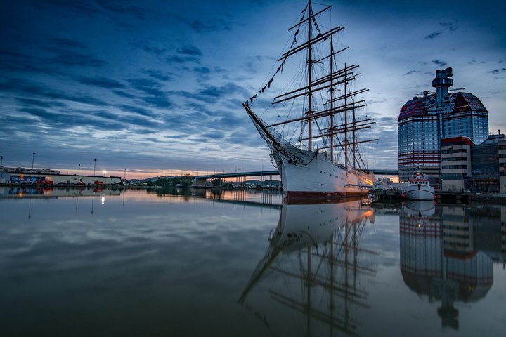 Abendstimmung im Zentrum von Göteborg Abendstimmung im Zentrum von Göteborg mit Segelschiff