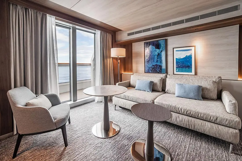 Wohnbereich der Privilege Suite auf dem Schiff Le Commandant Charcot von Ponant