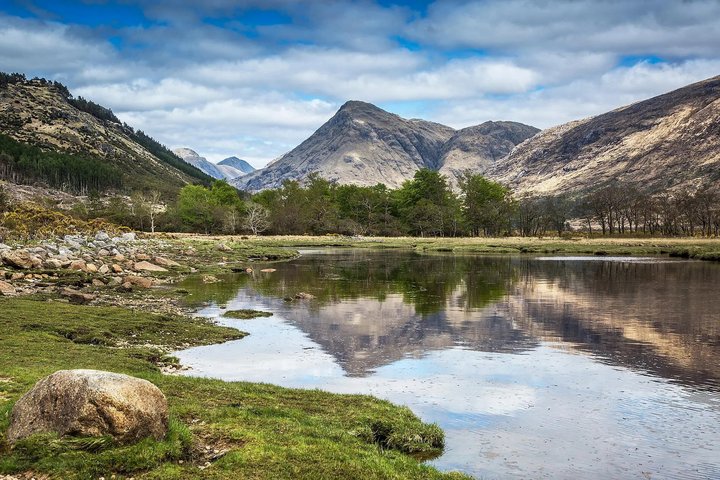 Berge der Highlands über Loch Linnhe