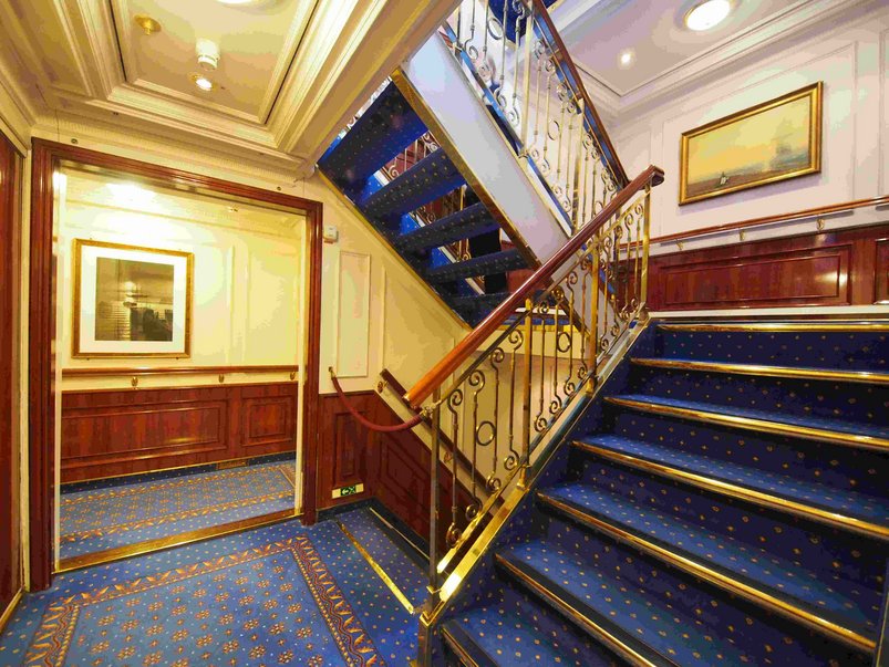 Treppenaufgang der Sea Cloud II