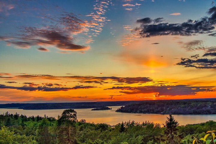 Sonnenuntergang in einer Schärenlandschaft