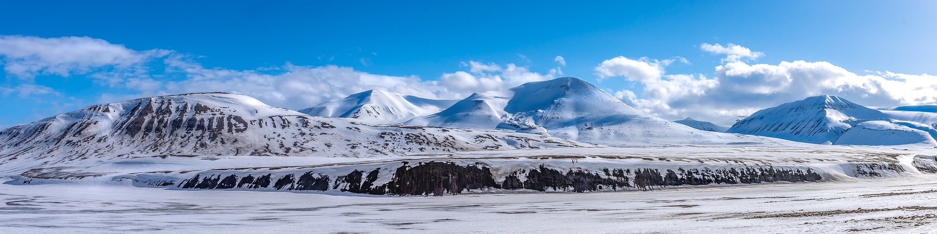Schneeberge in Spitzbergen