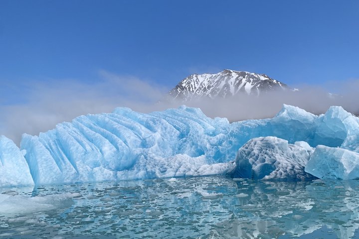 Tiefblaues Eis rund um Spitzbergen