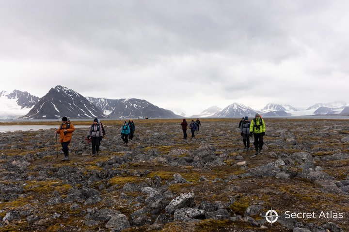 Wandern in der Tundra auf Spitzbergen