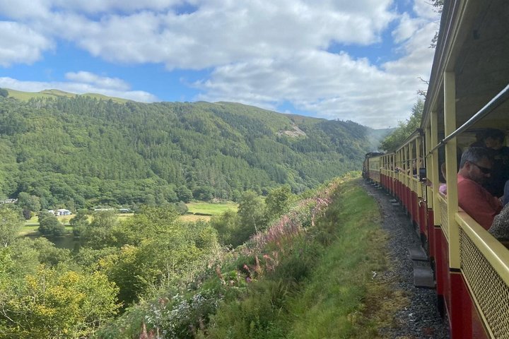 Unterwegs mit der Vale of Rheidol Railway Vale of Rheidol Railway mit Blick aufs Rheidol Tal