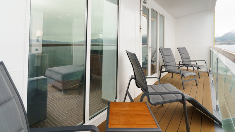 Balkon der Terrace Suite auf Quark Expeditions Ultramarine