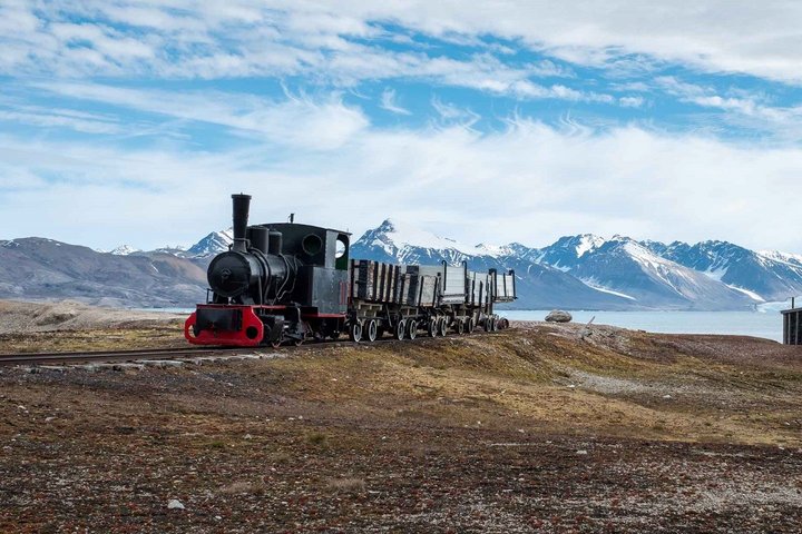 Alte Lokomotive in Ny-Ålesund (Foto: Stefan Dall)