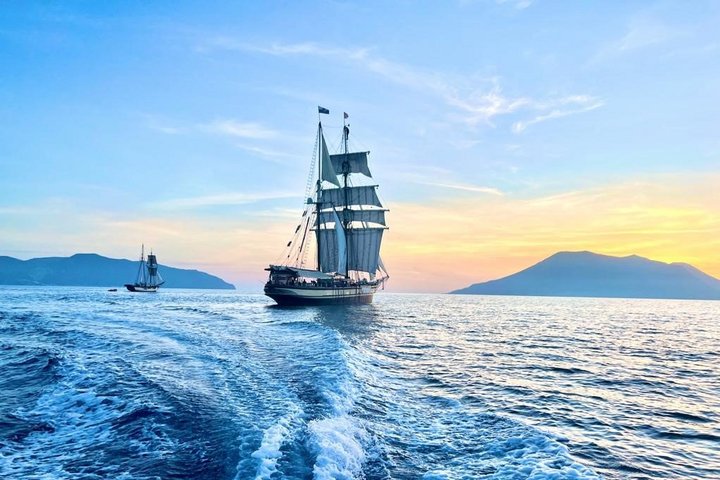 Florette zwischen zwei Inseln bei Abendstimmung