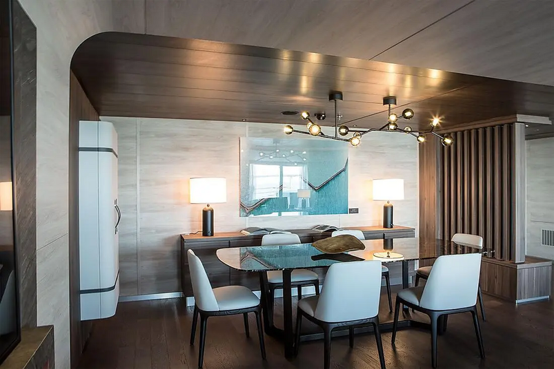 Essbereich der Eignerkabine auf der Le Commandant Charcot