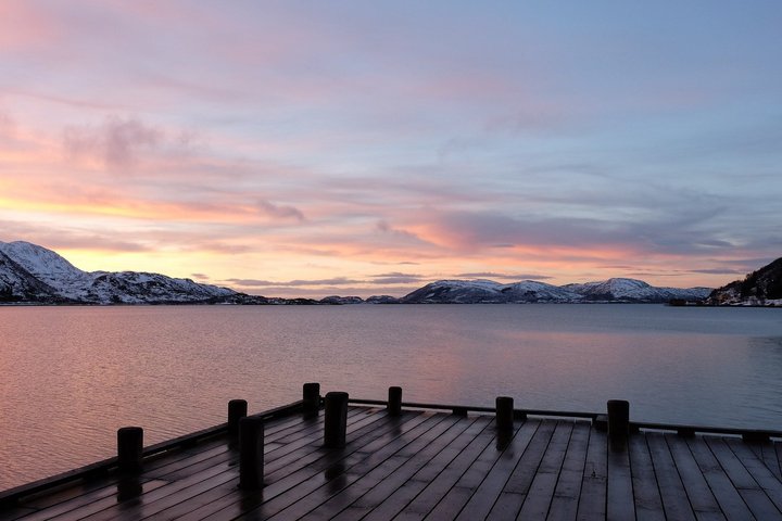 Abendstimmung an einem Fjord in Norwegen