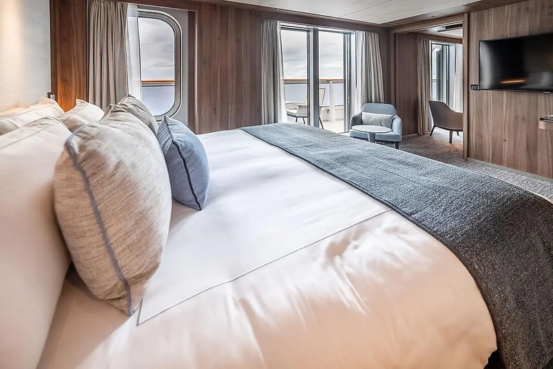 Schlafbereich der Privilege Suite auf dem Schiff Le Commandant Charcot von Ponant