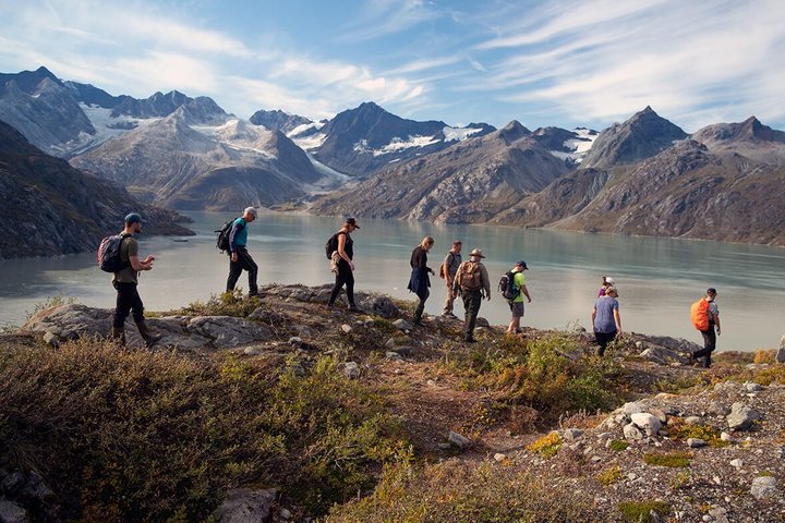 Wandergruppe im Glacier Bay Nationalpark in Alaska