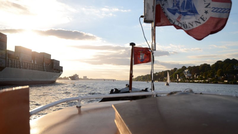 Dampfboot Otto Lauffer auf der Elbe