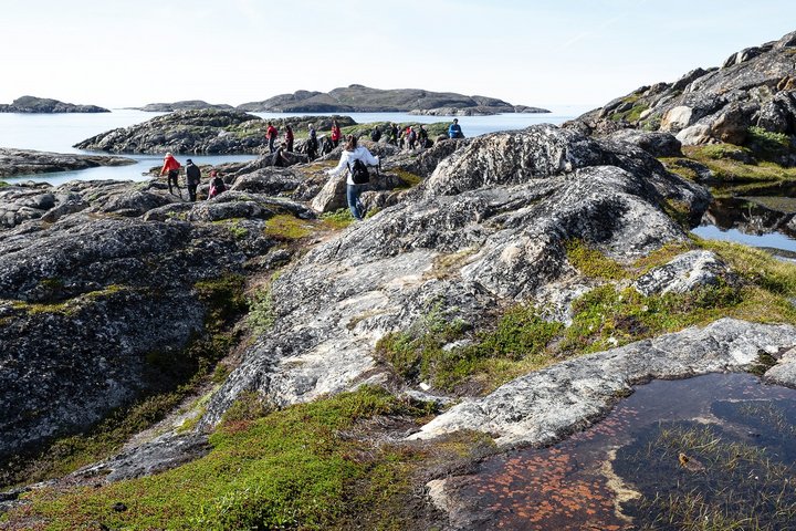 Wandern an der Küste in Grönland