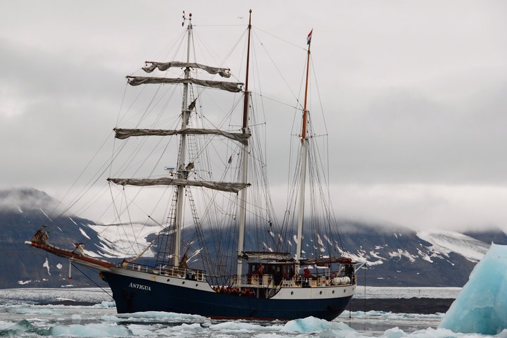 Segelschiff Antigua im Hornsund auf Spitzbergen