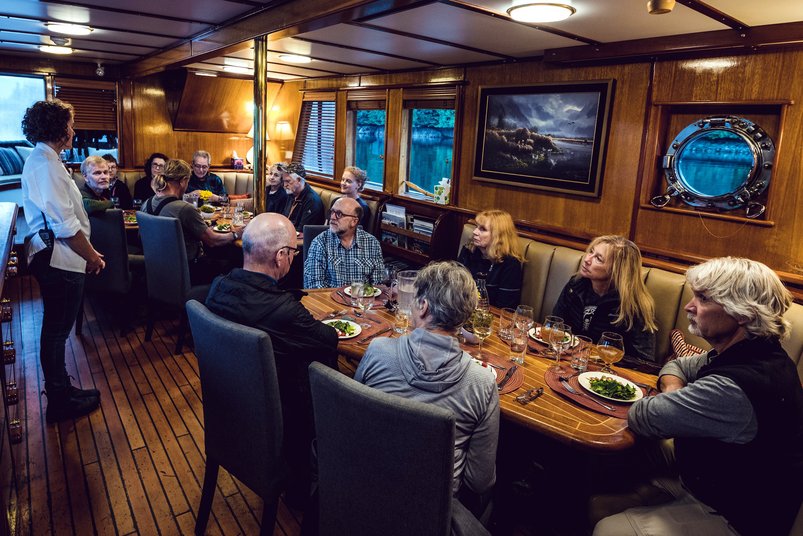 Lounge/Speisesaal an Bord der «Swell»