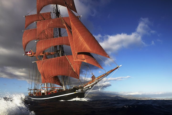 Schiffsbild der Eye of the Wind unter vollen Segeln
