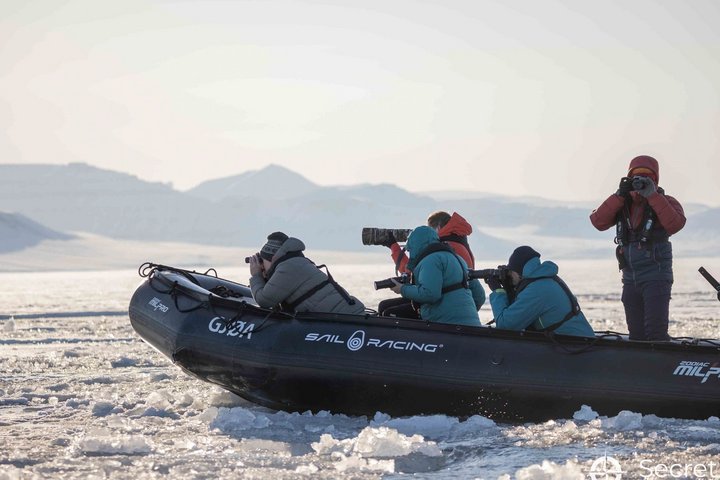 Fotografen auf einem Zodiac 