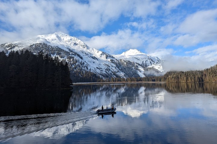 Bootsausflug in einem Fjord in Alaska
