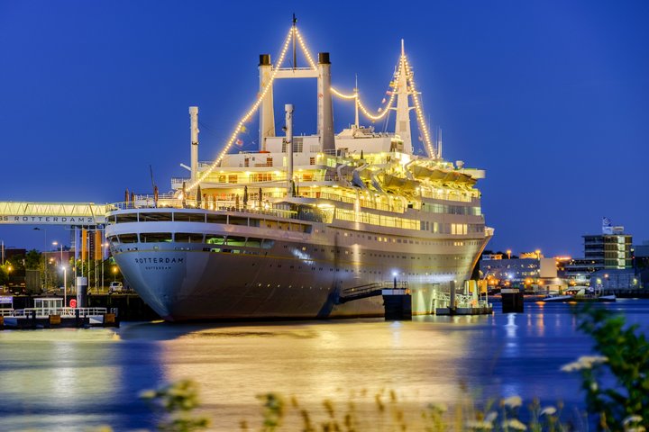 Das ehemalige Passagierschiff Rotterdam als Hotelschiff