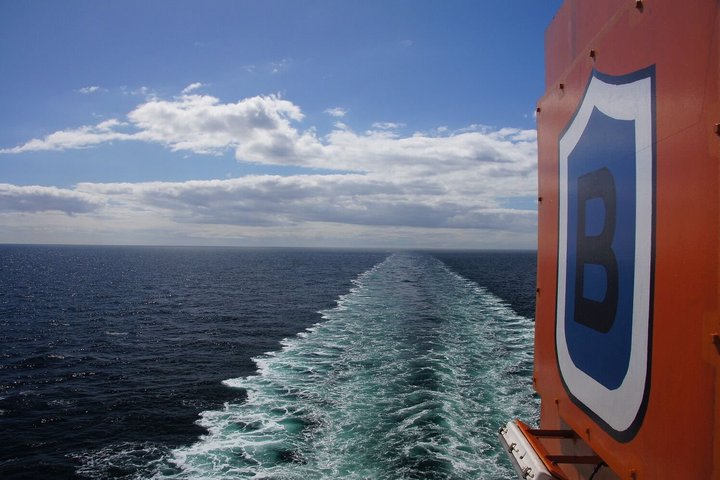 Blick aufs Meer Blick aufs Meer von einem Frachtschiff aus