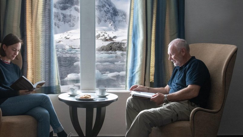 Kaffeebar und Bibliothek auf der Ocean Atlantic