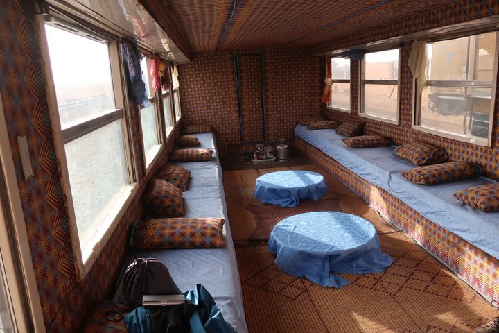 Gemütlicher Salonwagen im Train du Désert in Mauretanien
