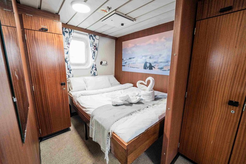 Wohnbereich in der Signature Suite auf der Polar Athena