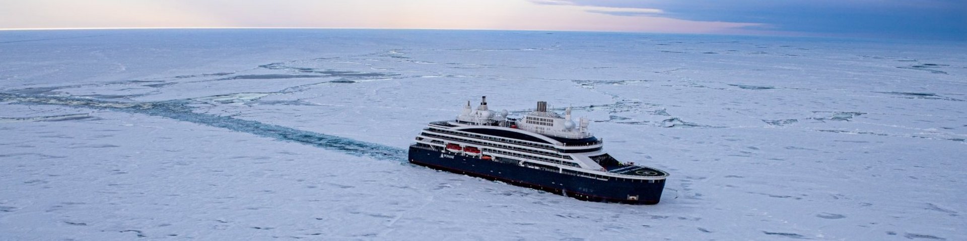 Expeditionskreuzfahrtschiff Le Commandant Charcot im Packeis