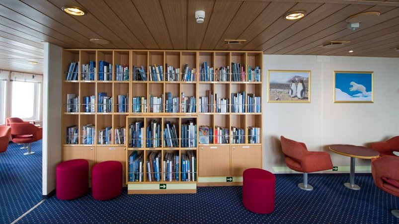 Bordbibliothek an Bord der Ocean Nova von Antarctica 21