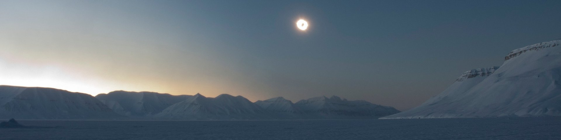 Sonnenfinsternis in der Arktis Sonnenfinsternis in der Arktis