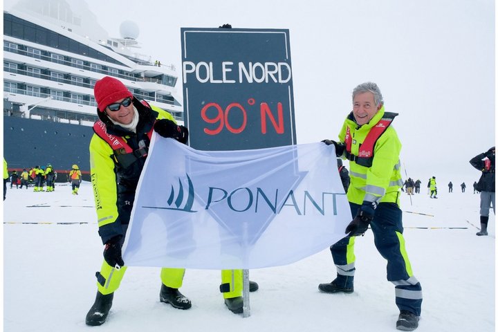 Den Nordpol mit einem Eisbrecher erreicht Den Nordpol mit einem Eisbrecher erreicht