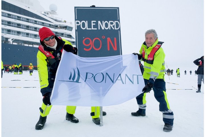 Den Nordpol mit einem Eisbrecher erreicht Den Nordpol mit einem Eisbrecher erreicht