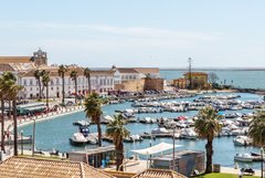 Malerischer Jachthafen in Faro