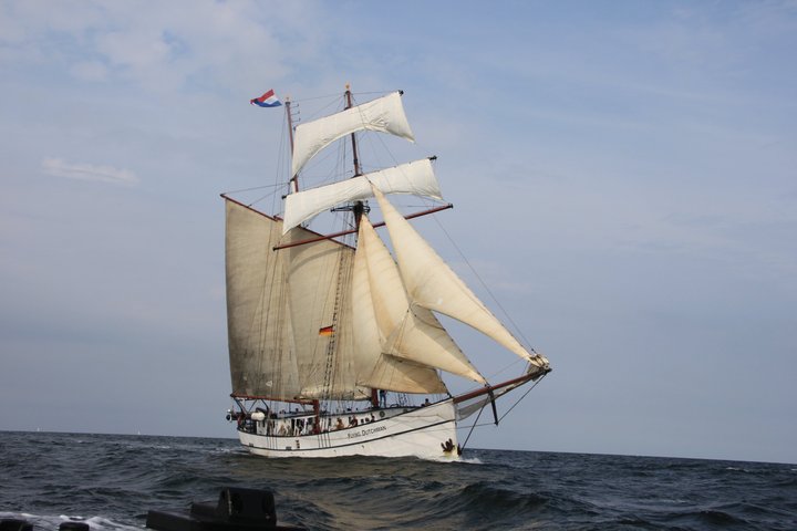 Familiäre Atmosphäre an Bord des Segelschiffes Flying Dutchman