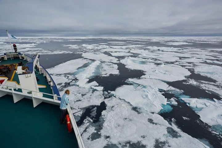 Eiskante im Norden von Spitzbergen