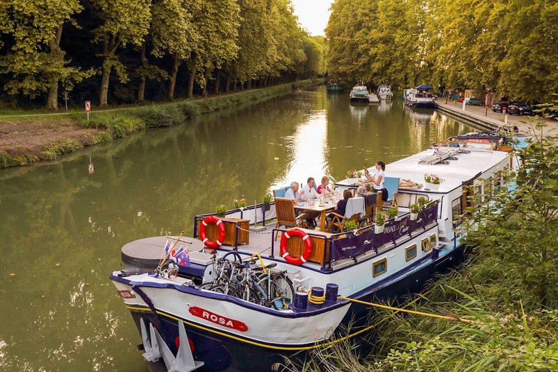 Abendessen an Bord des Flusskreuzfahrtschiffes Rosa