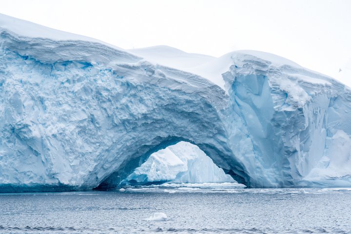 Tor aus Eis und Schnee Tor aus Eis und Schnee