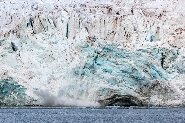Kalbender Gletscher in Spitzbergen