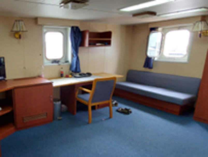 Wohnraum Eignerkabine 202 auf dem Frachtschiff Charlotta