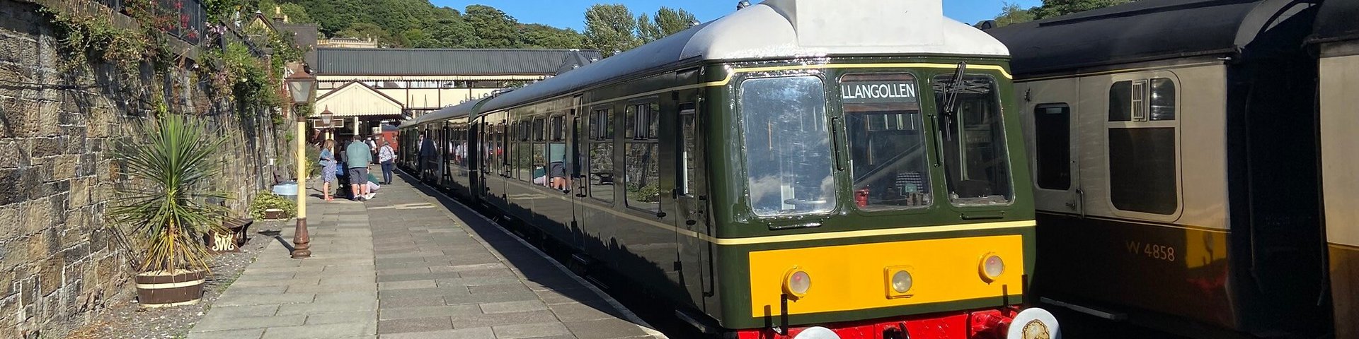 145 Llangollen Railway Zug der Llangollen Railway im Bahnhof von Llangollen