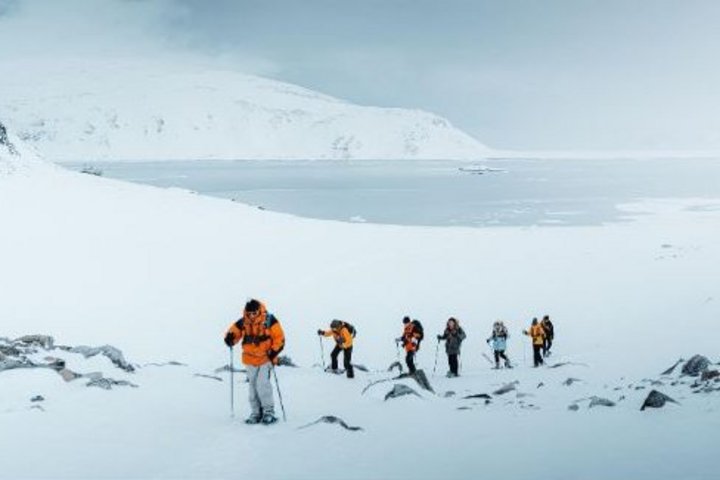 Schneeschuhwandern in Spitzbergen
