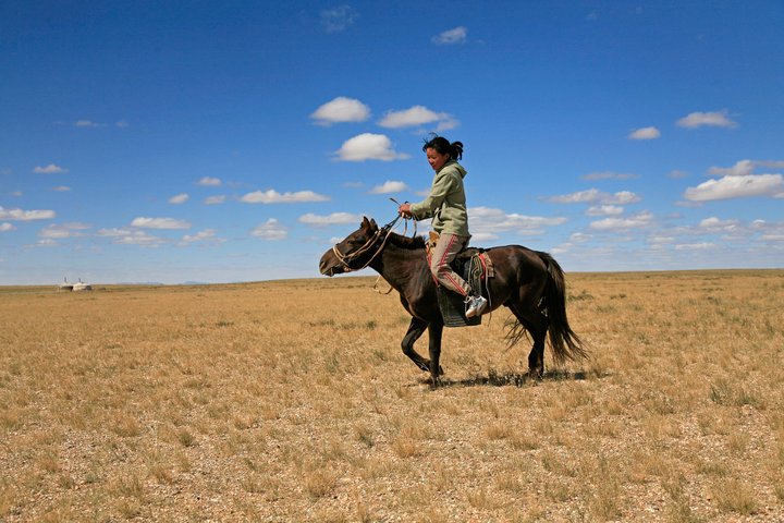 Reiterin in der Mongolei