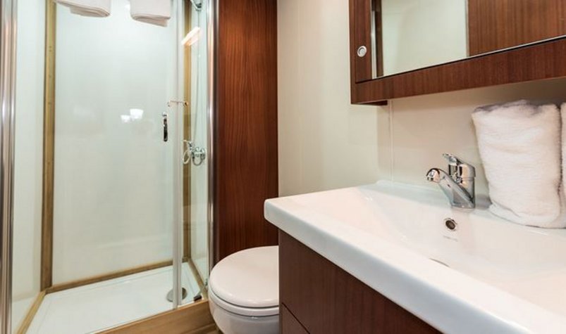Badezimmer der Deluxe-Kabine