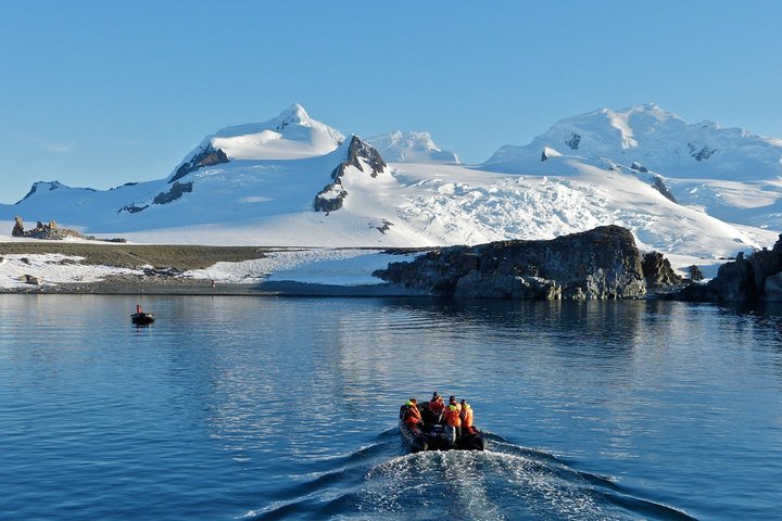Zodiacanlandung in der Antarktis Zodiacanlandung in der Antarktis
